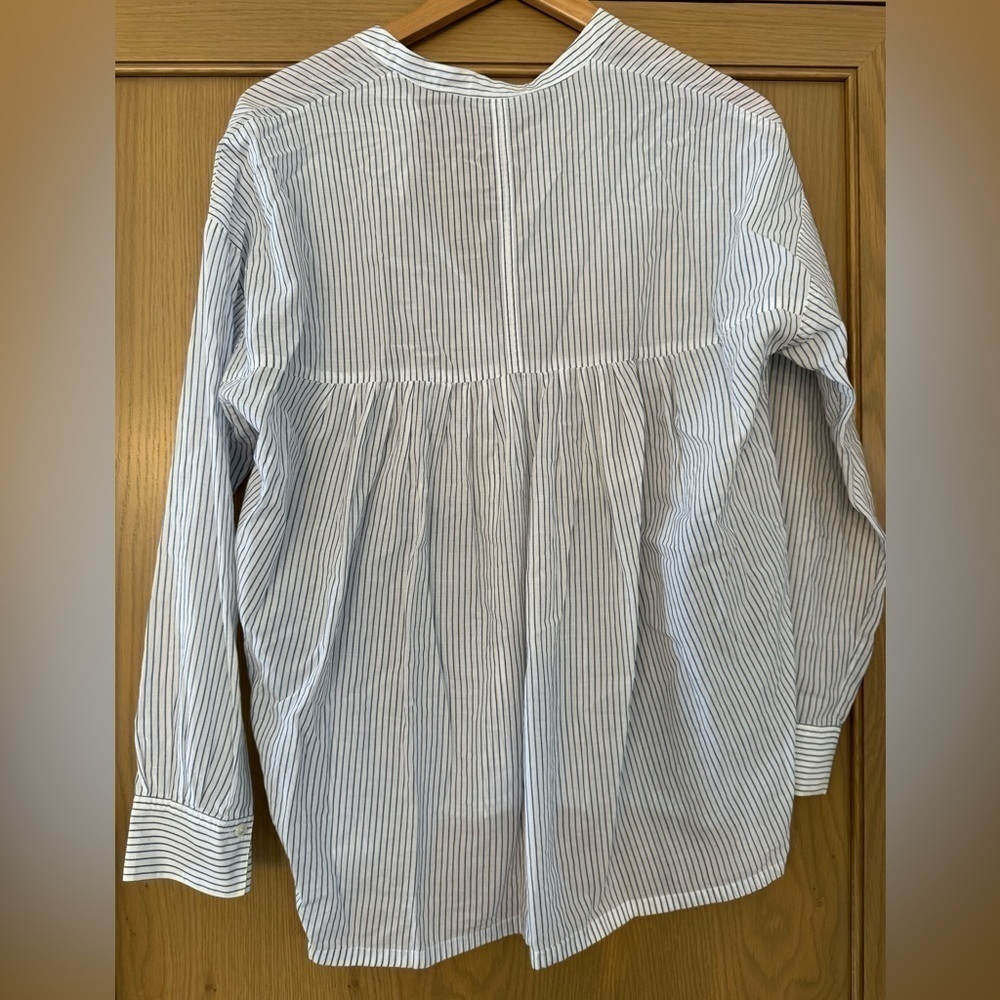 Vince Blue/White Pinstripe Classic V-Neck Cotton Pullover Blouse / Small - Picture 6 of 12